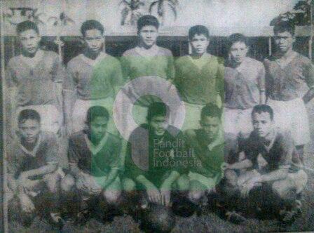 [arsip] foto timnas U-19 saat juara Piala Asia 1961. Evan Dimas seperti reinkarnasi salah satu pemain di skuat itu
