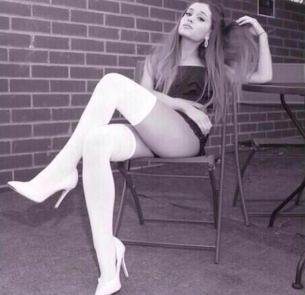 agsbloodline's tweet image. RT For Ariana Grande
#3DaysUntilProblem 
smarturl.it/ArianaProblemiT