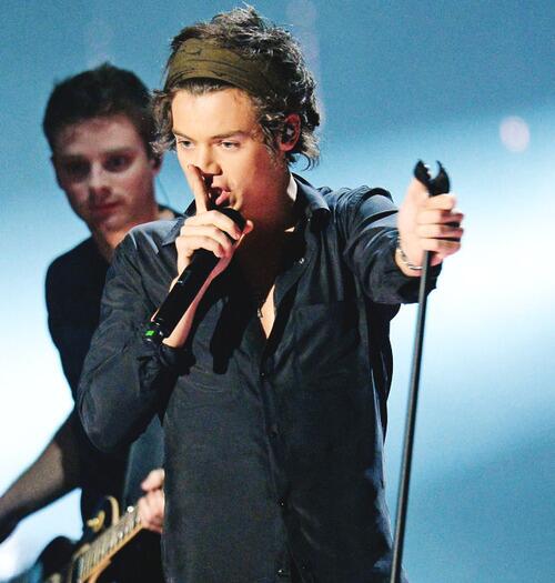 milevenhaven's tweet image. dear girls outside the hotel,

#letniallsleep