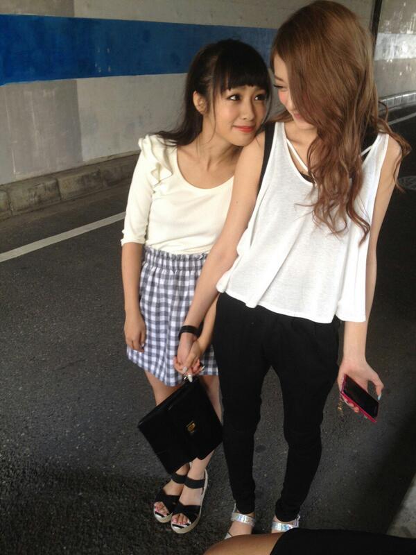 まえのんちゃんがいきなり手繋いできた(((゜Д゜；)))かっかわいい(((゜