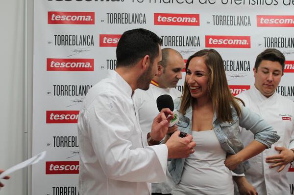 Carminaenlacoci's tweet photo. Justa proporción aove y chocolate, ahí es nada!! @cociditodemi @DavidPPostre @Tescoma http://t.co/rN16vm8BHy