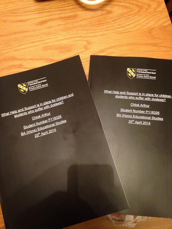cloflo85's tweet image. #dissertationdeadlineday #bestfeelingintheworld #letsgetdrunk 😜😂👏🍸📕😬😃