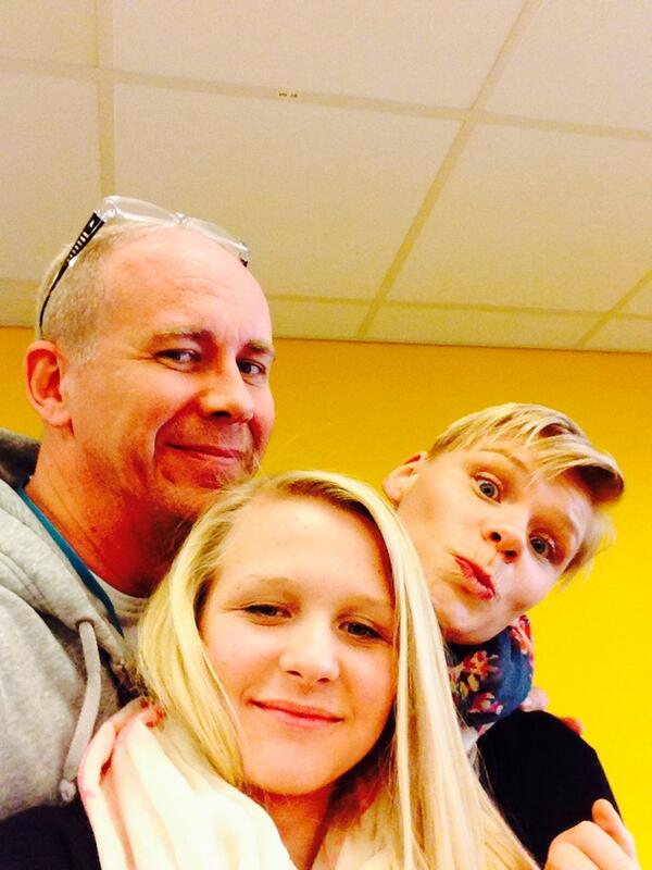 Työkaverit <3
Erityinen aamutiimi halaa #rakkausviikko'n iloksi! #ylenaikainen <a href="/RiikkaPorttila/">Riikka Porttila</a> <a href="/Una531/">Oona G</a>