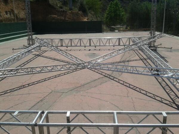 FBolbaite2014's tweet photo. Preparandolo todo para esta noche!! #hoyselia http://t.co/CRUx6OJeTA