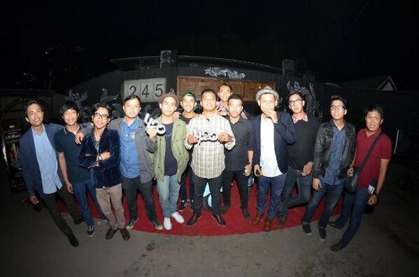 Jika komunitas adlh suatu kumpulan,tp bagi kami adalah PERSAUDARAAN! keep solidarity,always together, vintage forever