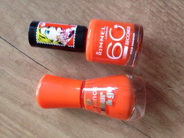 samenthuis's tweet photo. Om alvast in de stemming te komen... Plus kroontjes en armbandjes knutselen! #meidenclub #oranjeboven http://t.co/Ts5hZ6PhBs