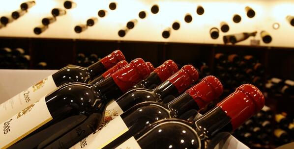 lefigarovin's tweet photo. Tout ce qu'il faut savoir sur le temps de garde des vins rouges http://t.co/uMUsF6tUzU http://t.co/LlWWWZan14