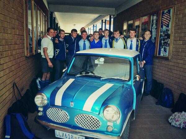 SwanepoelMignon's tweet photo. "@KlofieKan: Daar's 'n Mini ini middelgang... http://t.co/GLyKJjndyS" #wantKloofisLekker @MarjoLize1