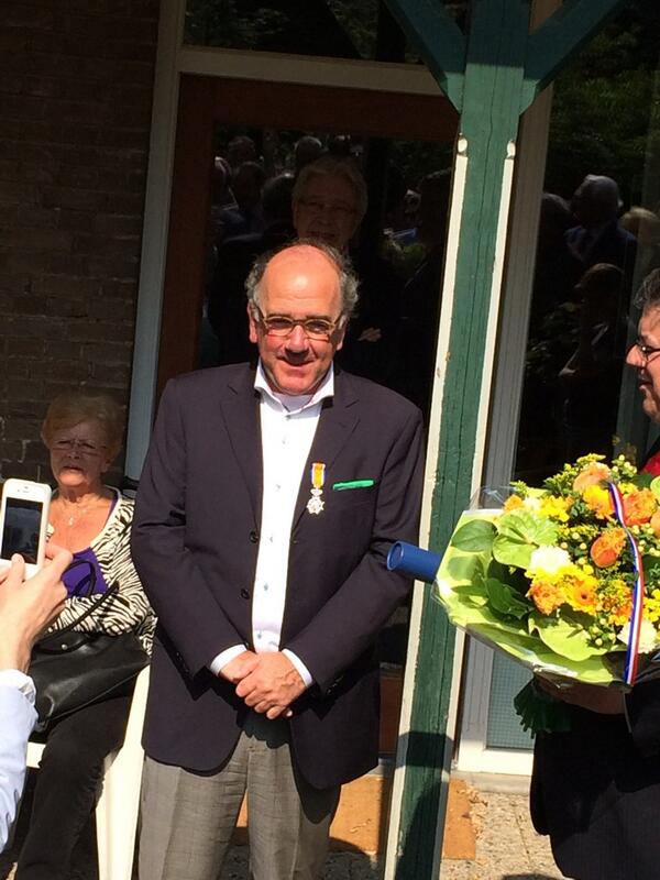 Hofbal's tweet photo. Ger Leenders koninklijk geridderd. http://t.co/ZHILl4f4fb