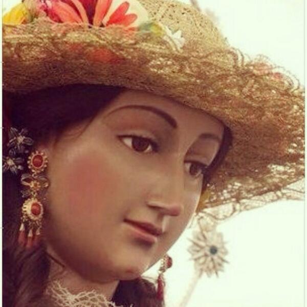 NataliaNavarr19's tweet photo. Dios te salve camino, reina y madre soberana, estrella de la mañana y pastora celestial. http://t.co/ro5kOKYwC0