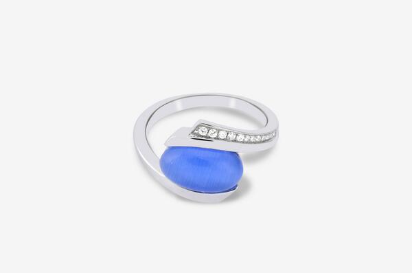 CurvedRose's tweet photo. Our Into the Blue ring with eye catching blue cats eye and a touch of sparkle, perfect to brighten a grey day. http://t.co/dsYxuqNnYz