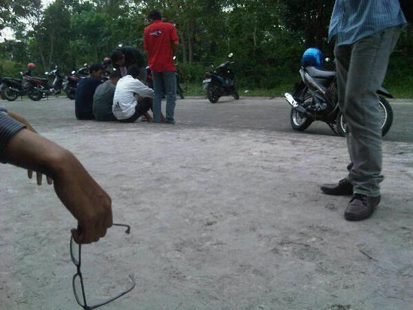 BasketPsycho's tweet photo. "@SuofPsiUMS: Temen-temen @BasketPsycho pada selfi http://t.co/HQ3MuN20vB"