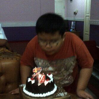 7Dongoo's tweet photo. HBD awang awan gembuullzz! Makin jenius,jgn kebanyakan nanya! jgn suka ngelemparin orang pake buku! JBU!! #latepost http://t.co/goC2j4tCF8