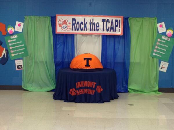 MHodge34's tweet photo. Good luck grades 3-5! http://t.co/vnkqM6kgDa