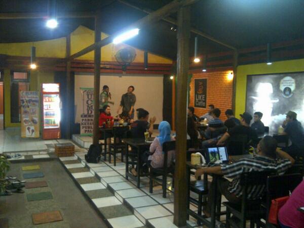 RT "<a href="/StandUpIndoPalu/">Stand Up Indo Palu</a>: Jangan lupa!! Ini  mlm ada #JUNO #OpenMic di <a href="/LikeCaffepalu/">Like_Clothing.Co</a> jln kartini !!" Merapat ee,,