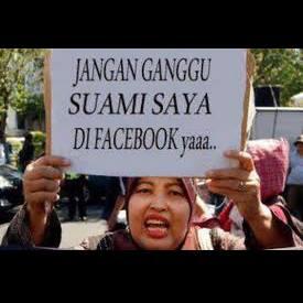 StandUpLamBar's tweet photo. tuh yang suka main FACEBOOK... http://t.co/18Kl7mPyQ5
