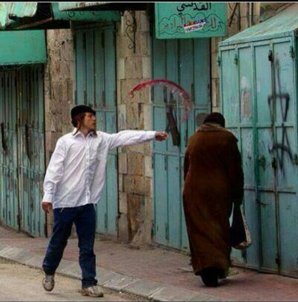 doplx's tweet photo. ويقولون عنا إرهابيون : الصورة تظهر صهيوني يرش الخمر على سيدة فلسطينية أنشرو هذه الصورة ليعرف العالم حقيقة الصهاينه. http://t.co/rT7Djgb0JR