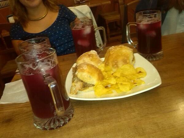 RosaAgeaAvila's tweet photo. De tapeo con las contables 😊 http://t.co/8CGn5h9COr