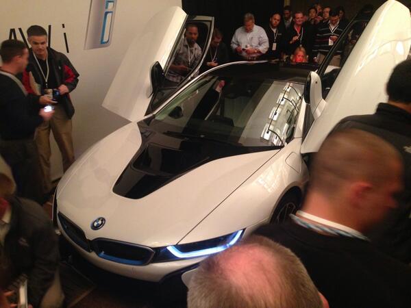 OttosBMWGenius's tweet photo. Sorry for no reveal last night, was mesmerized by the beauty that came out! #bmwi8spotted @BMWUSA @BMWGeniusUSA #i8 http://t.co/FibOwobRPg