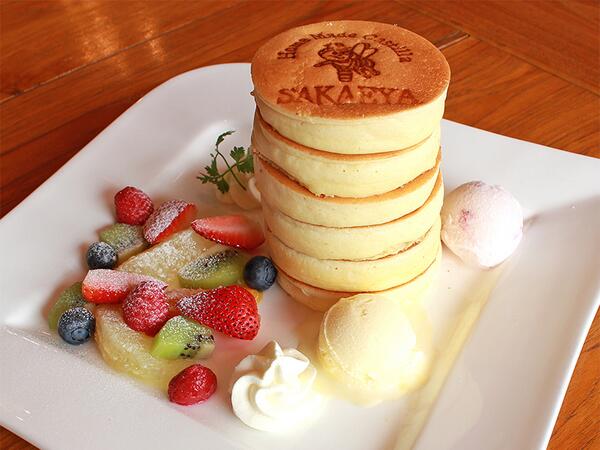 ぐるっと千葉 花の金曜日 皆様お仕事お疲れ様です 松戸の カステラのさかえ屋 パンケーキ専門店スヴェニール さんの６段重ねの パンケーキはいかが 店頭販売のカステラもしっとり甘くて美味しいですよ Http T Co 7qjtmfsawz