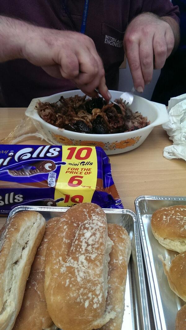 mediocremtber's tweet image. @FraserWarden @Rockasaurusmac  what&apos;s the time ? Time to #pullthatpork #pulledporkfriday