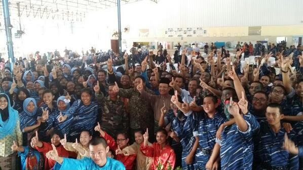NoorEhsanuddin's tweet photo. Cinta Negara bergema di Kem PLKN Princess Haliza sesi pembukaan Siri 2/2014 @datoabdulhadi @HishammuddinH2O @jlknhq http://t.co/beBtc8p7fi