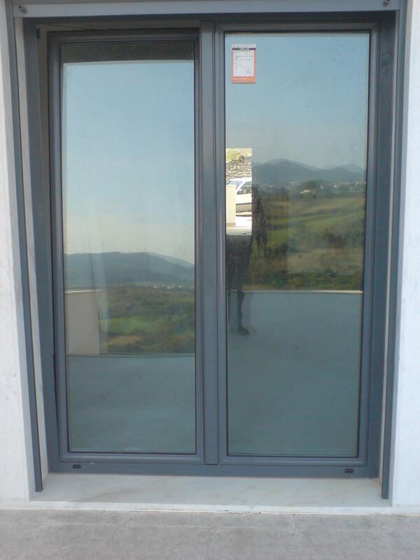 janelas em aluminio termico  com vidros duplos á cor cinzento  7011 com oscilabatente acmcaixilharialisboa.com/es/fotos/9/