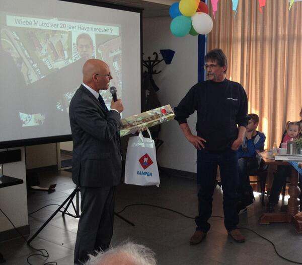 10 jaar jubileum van onze havenmeester Wiebe Muizelaar, een van de belangrijkste gastheren van de stad #Kampen.
