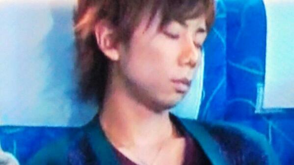 0707kmf2's tweet photo. .

.

　　　　　頭いて〜。もう寝るわ。
　　　　　おやすみ。

.

. http://t.co/1Qsk53xVgI