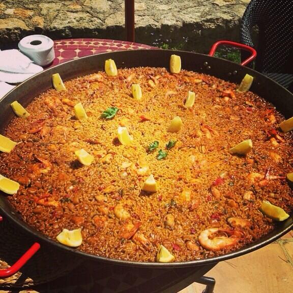 GraceSmitham's tweet photo. Lunch time on the July Marie Claire cover story! @marieclaireuk http://t.co/0TsrRoC7Py