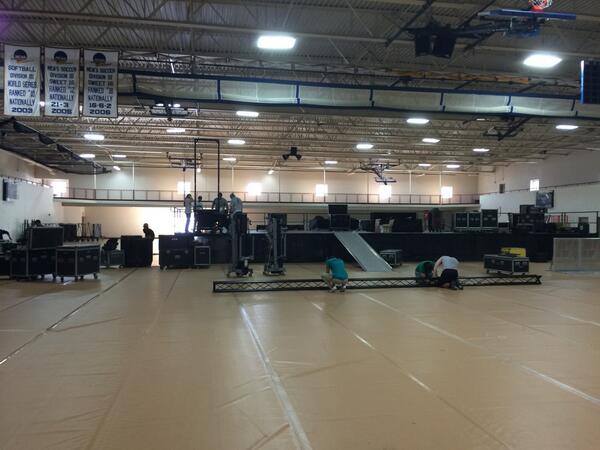 WNESpringEvent's tweet photo. Sound and lights have arrived. Seems like there is a concert taking place. #WNESpringEvent #WinningatWNE http://t.co/q8RHJ9hc9H