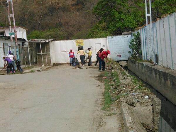 TovarJenifer's tweet photo. Las Margarita parroquia Alfredo Pacheco Miranda http://t.co/Q1q9FmgteQ