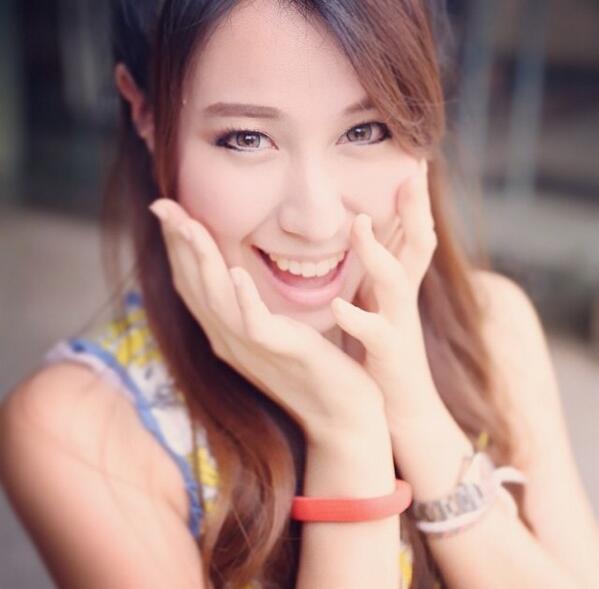 daradaily's tweet photo. เจ้าหญิงแห่งวงการไอที "ซี ฉัตรปวีณ์" <3 #daradaily cr. ceemeagain http://t.co/0YtPekYjDF
