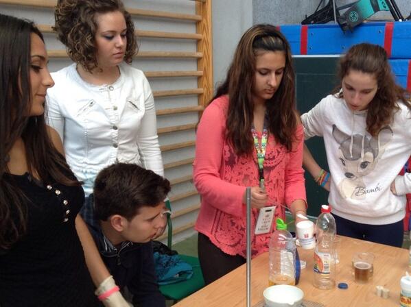 manudiaz1's tweet photo. Alumnas en la Feria de la Química del IES La Ribera http://t.co/0qJUM0pO2H