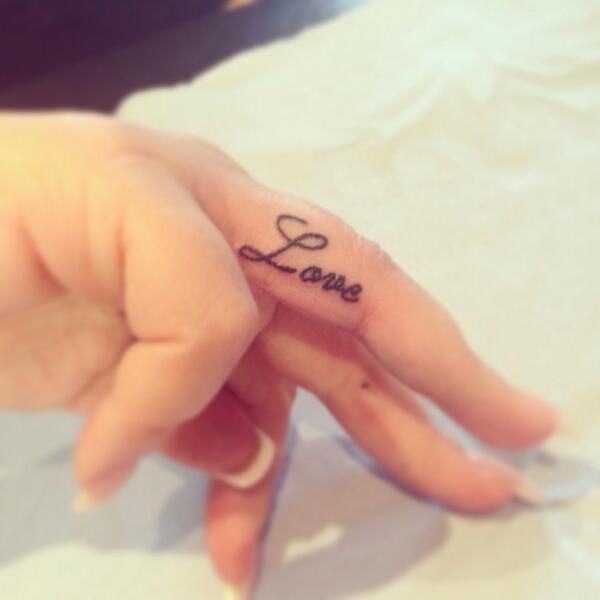 danielleronson's tweet photo. Little tattoos <3 love them!! Just finished this one! #tattoos #love http://t.co/qn1KiSpwId