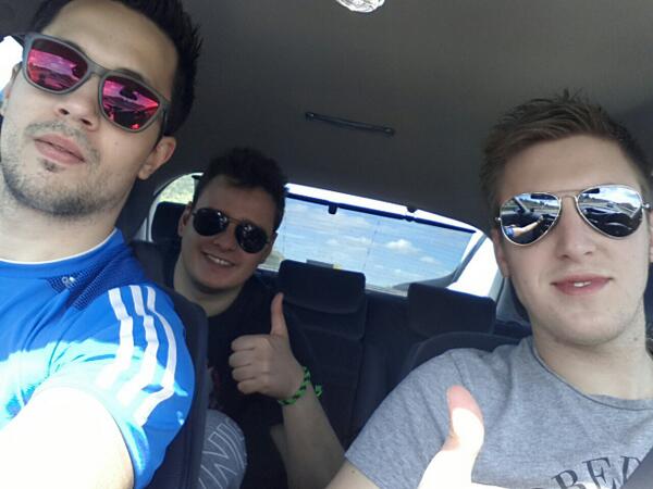 MenHer7's tweet photo. Coche lanzadera en camino #RuralLow4 http://t.co/5gxHovHryI