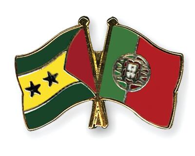 Hoje, Revolução dos Cravos em #Portugal começou a estrada de #SãoTomé a Independência. #DiaDaLiberdade #Lusofonia