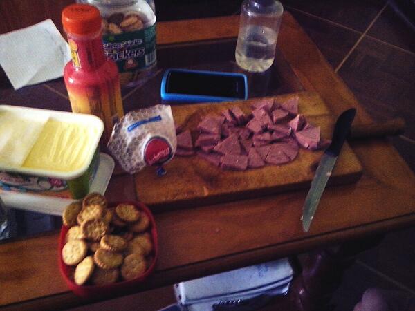 JudithMendezZ's tweet photo. Salami con galletititaas :p @Rubel151212 http://t.co/2tr9znnM0I
