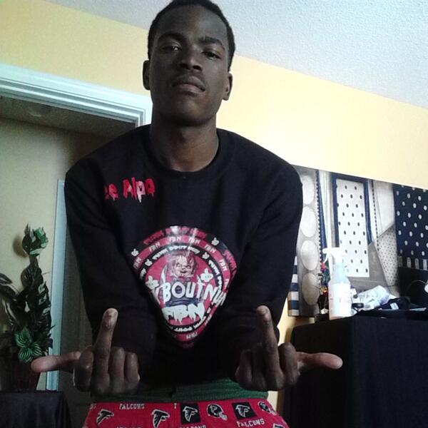 Ri5kyRi5kyBABY's tweet photo. Lol middle fingers df up Billy up #freeAlpo #Free5ighead #FreeBshot free lil mark billy free flet blatt http://t.co/C374YUqLis