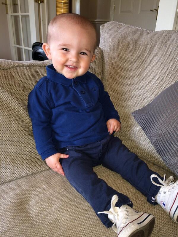 Katemartin33's tweet image. I feel for my poor little guy! Cant do anything for him #backteeth 😂 want my happy baby back