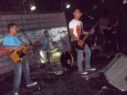 Rock en @ElTeatroBar_VLN <a href="/INMERSION/">INMERSION</a> @