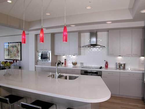 mapleleaf_elect's tweet image. Key locations for task lighting include underneath the overhead cabinets &amp;amp; over the island #focusedlighting.