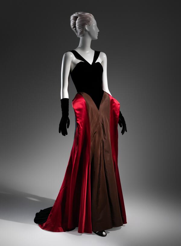 metmuseum's tweet photo. #CharlesJames curator Jan Reeder discusses one of the designer's iconic dresses in this video: http://t.co/yaxCNjIxSK http://t.co/WG21nvMZJl