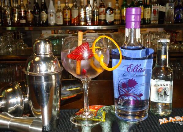 LaTabacaleraTgn's tweet photo. @EllasGinPremium @MarkhamTonica  Una combinación sensacional para este viernes noche. http://t.co/G4FsCPAUqv