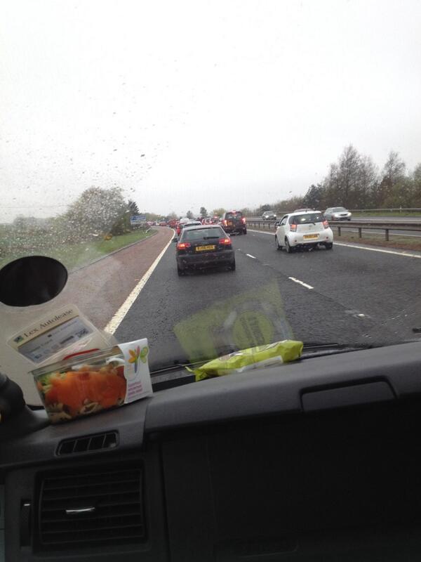 Mojo girls' bus sponsored by Taylor Swift making their way very quickly to Manchester #ukuon