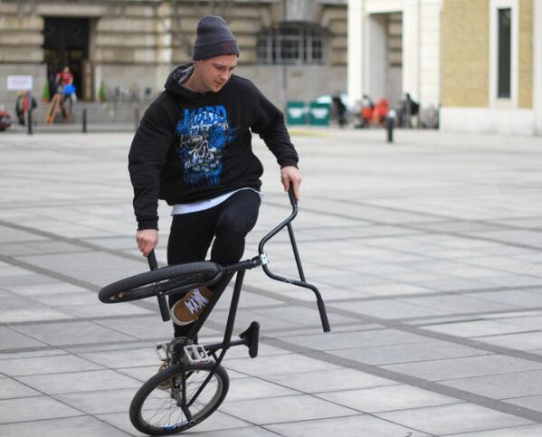 LondonLive's tweet photo. Taking London to the extreme! Extreme Playgrounds on a Friday! Woop Woop! @conmanSBX @SBX http://t.co/ASt3rA5IjE