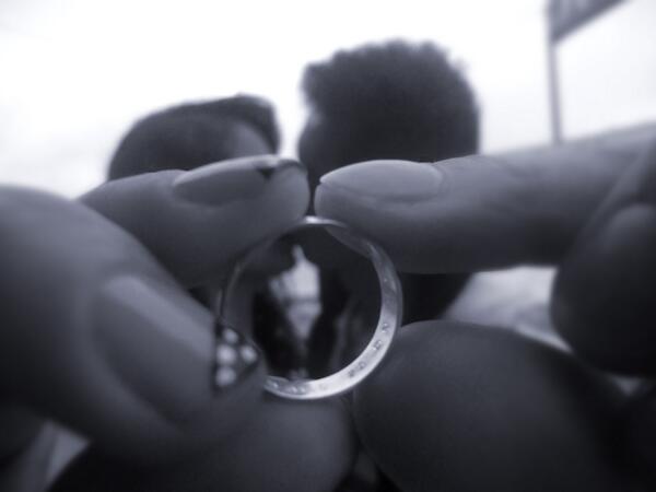 dijsbm's tweet photo. #SabianQue Me comprometí? :) #amoconlocura a mi Novia ♥ http://t.co/Fuflryivsh