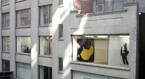 ryanleegallery's tweet photo. Beautiful day to walk the @highlinenyc @HighLineArtnyc #RLWindows #26thSt #DonaldSultan #RobertLongo http://t.co/GJmAJrND4q