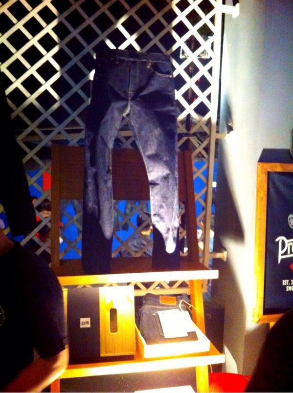 Display for FADE OFF And we're officially release our new article. Twigs TS201BO Slim straigh cut, 17.5 oz. #FADEOFF