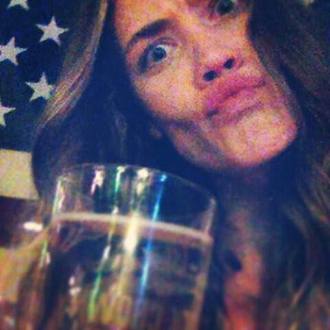 JessiNeidert's tweet photo. #cheers to #America 🍻✌❤ http://t.co/OSM3QfdurN